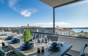 Dining - Nice home in Pula with sauna (Pula)