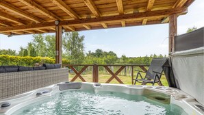 Outdoor spa tub - Gorgeous home in Erm with house sea view (Erm)