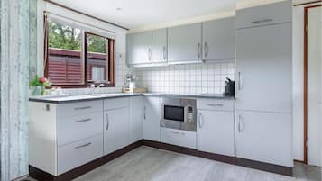 Fridge, microwave, dishwasher, coffee/tea maker