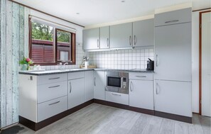 Fridge, dishwasher, coffee/tea maker