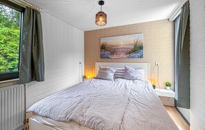 3 bedrooms, iron/ironing board, travel crib, free WiFi