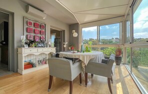 Dining - Villa piscine et jacuzzi (Nîmes)