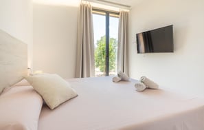 3 bedrooms, travel crib, free WiFi