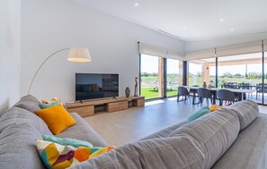 智能電視、乒乓球設施