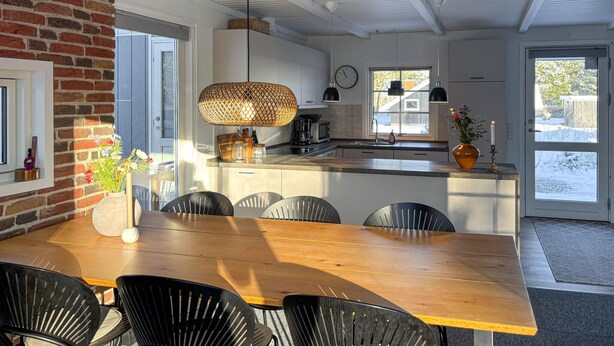 Coffee/tea maker, fridge, microwave, oven - Awesome home in Vejers Strand with WiFi (Vejers Strand)