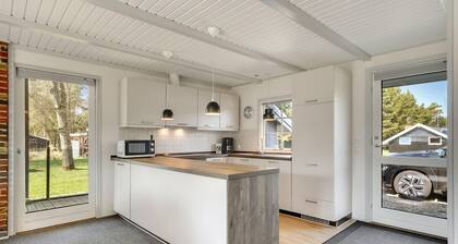 Awesome home in Vejers Strand with WiFi