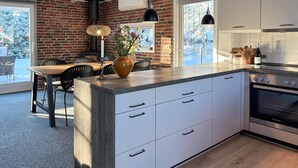 Coffee/tea maker, fridge, microwave, oven - Awesome home in Vejers Strand with WiFi (Vejers Strand)
