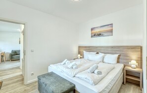 2 bedrooms, free WiFi - Pet friendly apartment in Altenkirchen with house a panoramic view (Altenkirchen)