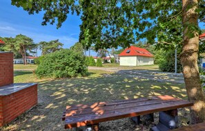 Outdoor dining - Pet friendly apartment in Altenkirchen with house a panoramic view (Altenkirchen)