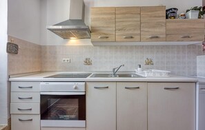 Réfrigérateur, four, plaque de cuisson, lave-vaisselle