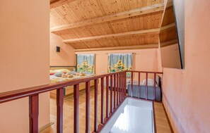 2 bedrooms, iron/ironing board, free WiFi