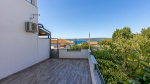A rooftop terrace with a view of the sea, a white wall, and an air conditioning unit. - Luxurious home in Crikvenica with WiFi (Crikvenica)