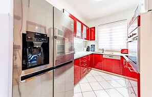 Refrigerador, horno, placa de cocina, lavavajillas