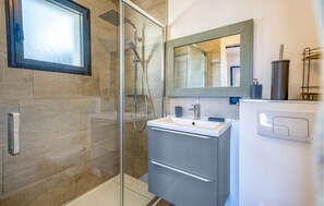Shower, hair dryer - Charmante Maison Proche Plage (La Rochelle)