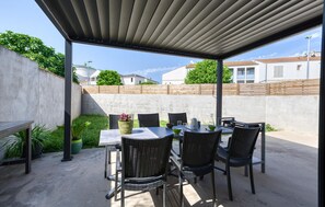 Outdoor dining - Charmante Maison Proche Plage (La Rochelle)