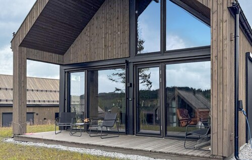 Stunning home in Nesbyen with WiFi