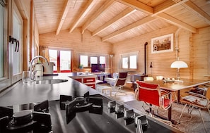 Kühlschrank, Mikrowelle, Herdplatte, Geschirrspüler