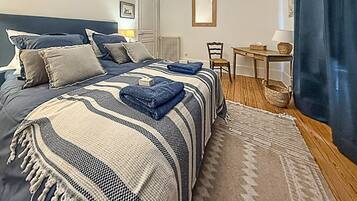 3 slaapkamers, een strijkplank/strijkijzer, reisbedje, gratis wifi