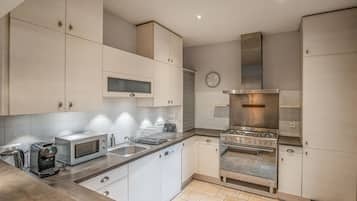 Réfrigérateur, four, plaque de cuisson, lave-vaisselle