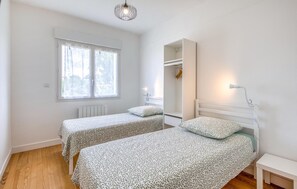 3 bedrooms, iron/ironing board, free WiFi, bed sheets