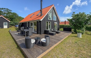 Outdoor dining - Beautiful home in Gudhjem with WiFi (Gudhjem)