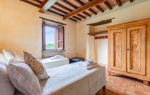Pet friendly home in Montone with swimming pool
