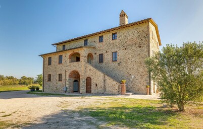Pet friendly home in Montone with swimming pool