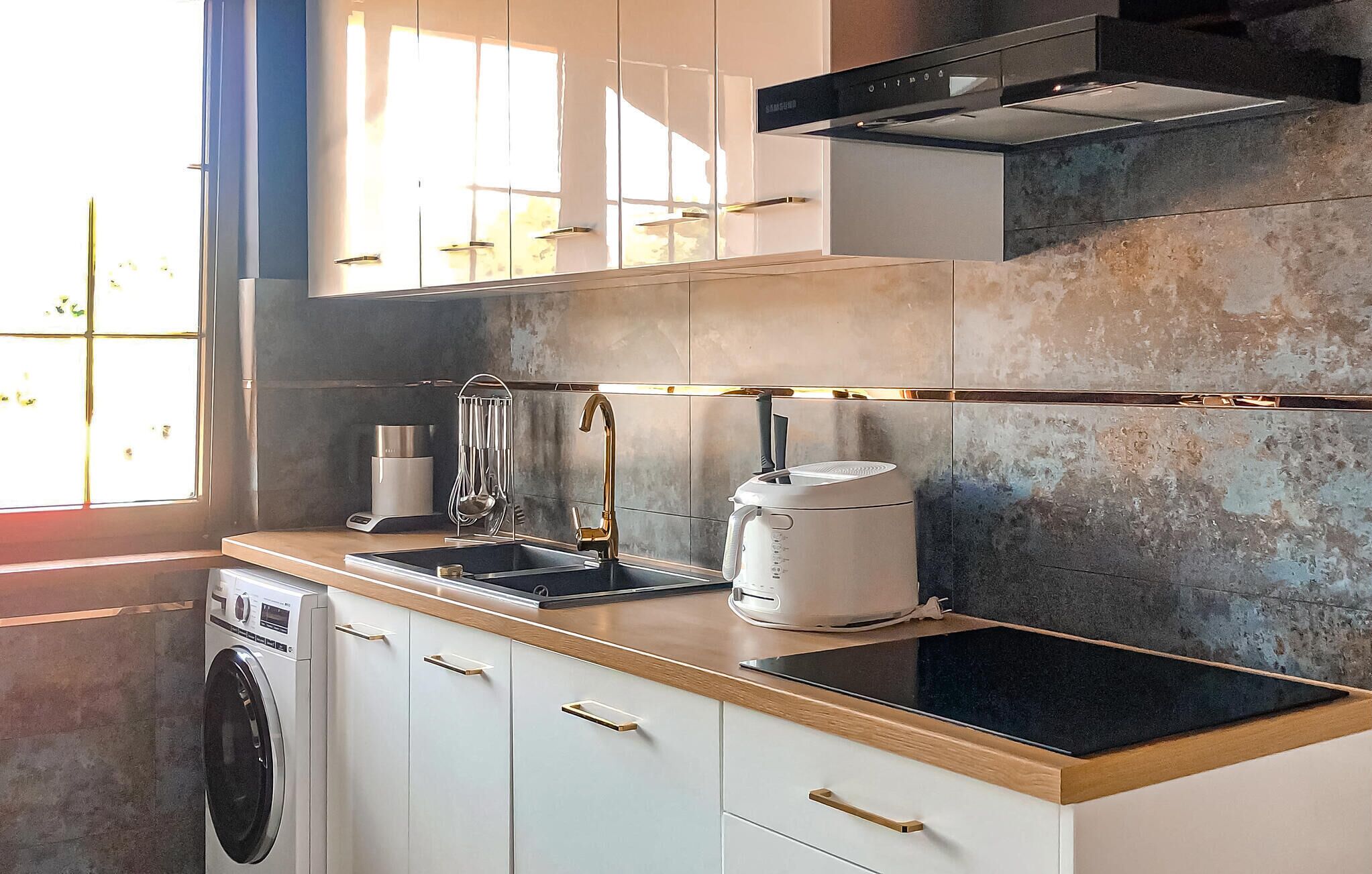 Frigorífico, horno, lavavajillas y cafetera o tetera