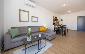 Smart TV - Cozy apartment in Seget Donji (Seget Donji)