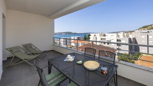 Outdoor dining - Lovely apartment in Seget Donji with WiFi (Seget Donji)