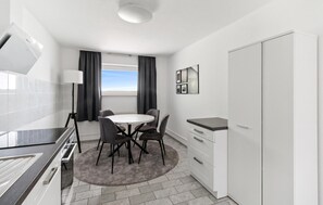 Fridge, stovetop, dishwasher, coffee/tea maker - 1 bedroom nice apartment in Dassow (Dassow)
