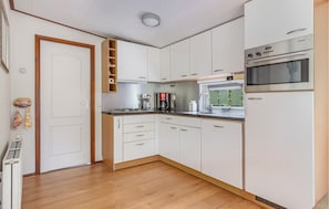 Refrigerador, placa de cocina, lavavajillas, cafetera/tetera