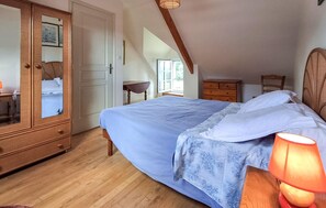3 chambres, lit parapluie, draps fournis