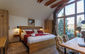 4 bedrooms, iron/ironing board, free WiFi
