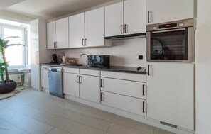 Refrigerador, horno, parrilla de estufa y lavavajillas