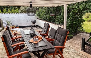 Outdoor dining - Awesome home in Vejby with WiFi (Vejby)