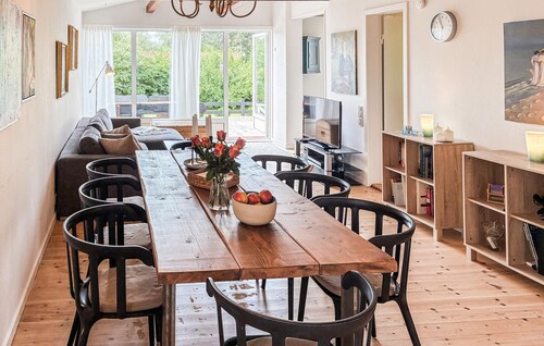 Awesome home in Vejby with WiFi