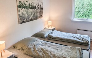 2 bedrooms, iron/ironing board, free WiFi