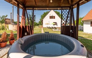 Terrace/patio - Pet friendly home in Udbina with WiFi (Udbina)