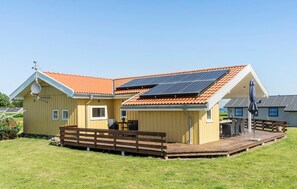 A yellow building with a red-tiled roof and solar panels. - Nice home in Nordborg with sauna (Nordborg)