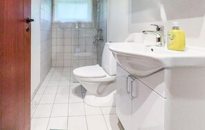 Shower - Gorgeous home in Ulfborg with WiFi (Ulfborg)