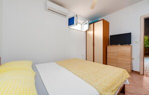 1 bedroom, free WiFi - Gorgeous apartment in Lukoran with house sea view (Lukoran)