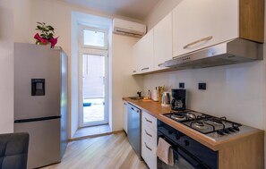 Refrigerador, horno, placa de cocina, lavavajillas