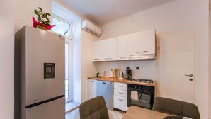茶具/咖啡用具、冰箱、烤箱、炉灶
