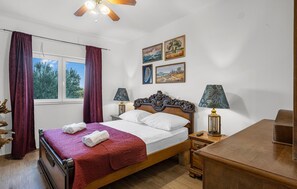 3 bedrooms, iron/ironing board, free WiFi