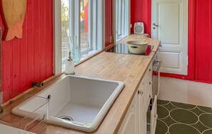 Réfrigérateur, four, plaque de cuisson, cafetière/bouilloire