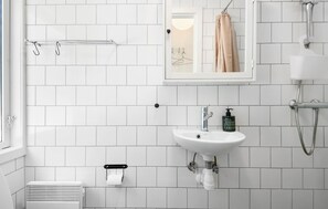 Shower - Nice home in Blåvand with WiFi (Blåvand)