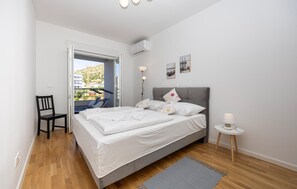 2 bedrooms, iron/ironing board, free WiFi