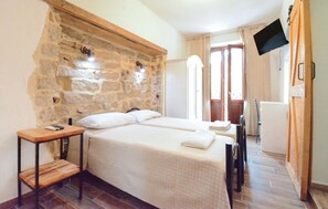 4 bedrooms, free WiFi, bed sheets