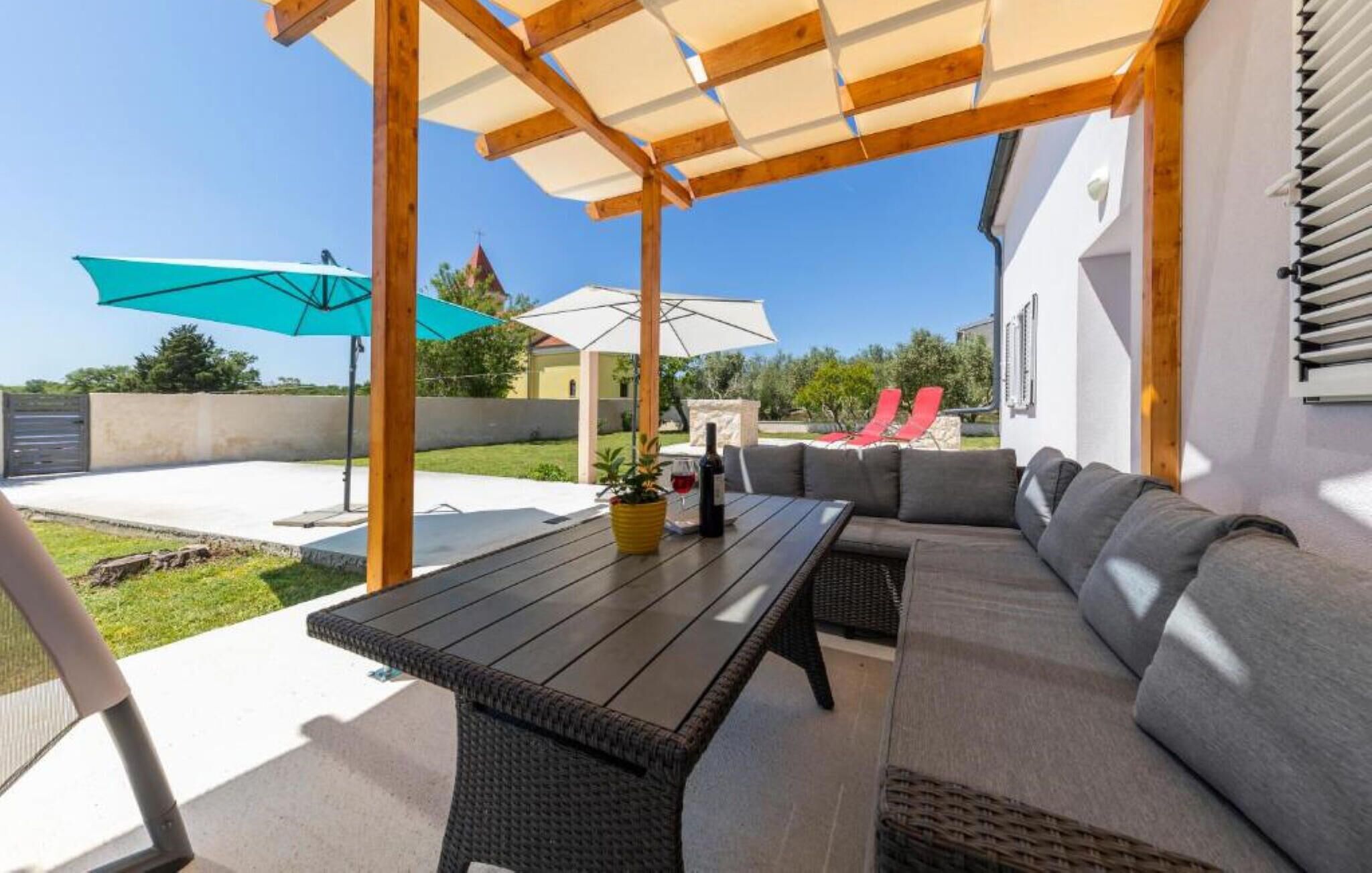 屋外ダイニングエリア